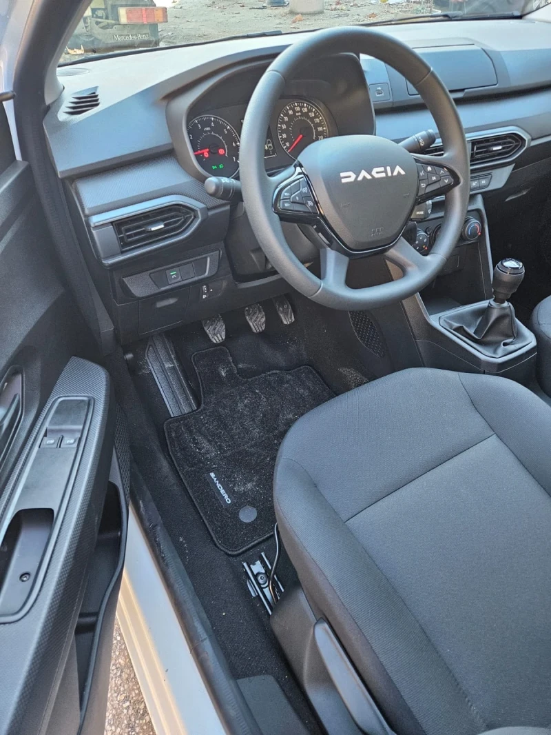 Dacia Sandero, снимка 5 - Автомобили и джипове - 52811252