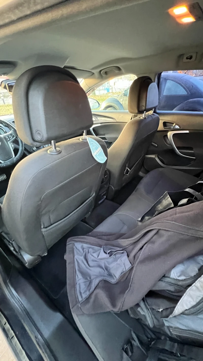 Opel Insignia комби, снимка 13 - Автомобили и джипове - 52879945