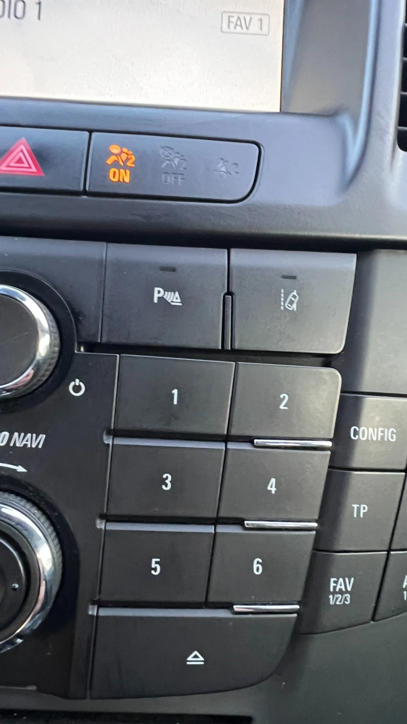 Opel Insignia комби, снимка 4 - Автомобили и джипове - 52879945