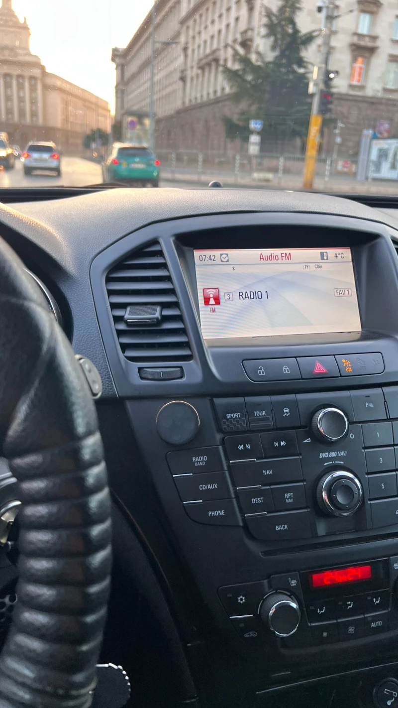 Opel Insignia комби, снимка 3 - Автомобили и джипове - 52879945