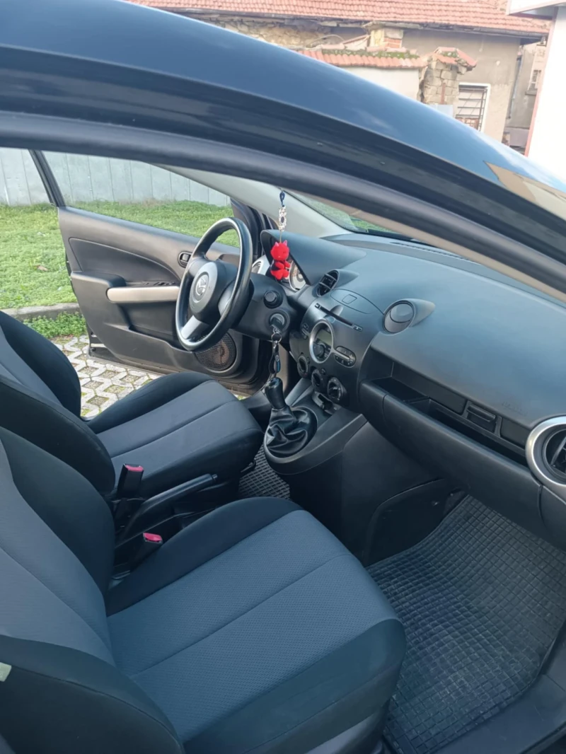 Mazda 2, снимка 10 - Автомобили и джипове - 52697275