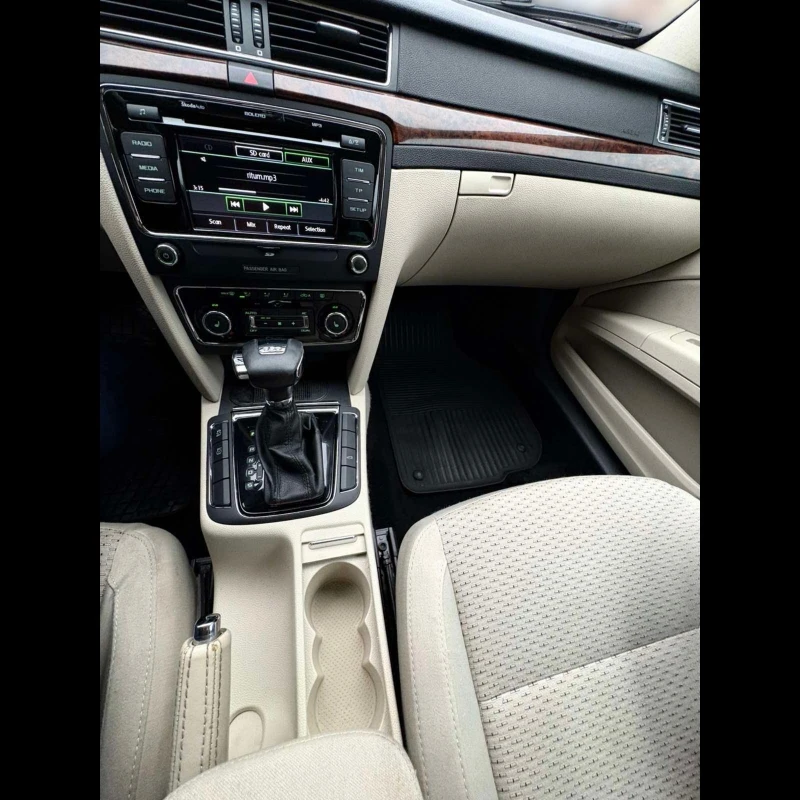 Skoda Superb, снимка 14 - Автомобили и джипове - 52698348