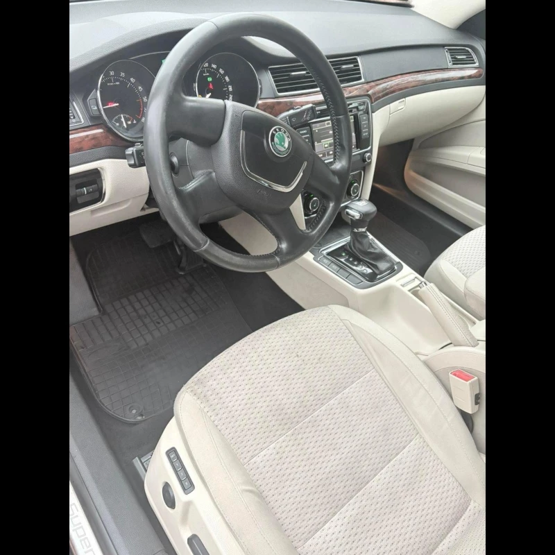 Skoda Superb, снимка 13 - Автомобили и джипове - 52698348