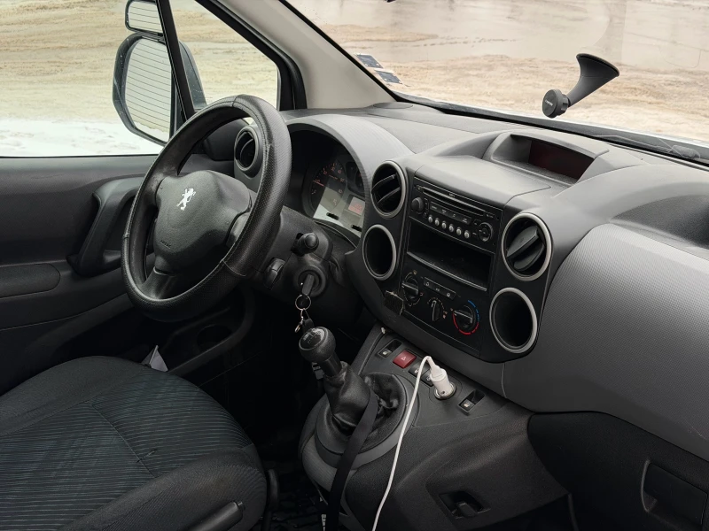 Peugeot Partner ОБСЛУЖЕН* ТОВАРЕН КАТО НОВ* АТЕРМИЧНО СТЪКЛО* 1.6 , снимка 8 - Автомобили и джипове - 53211930