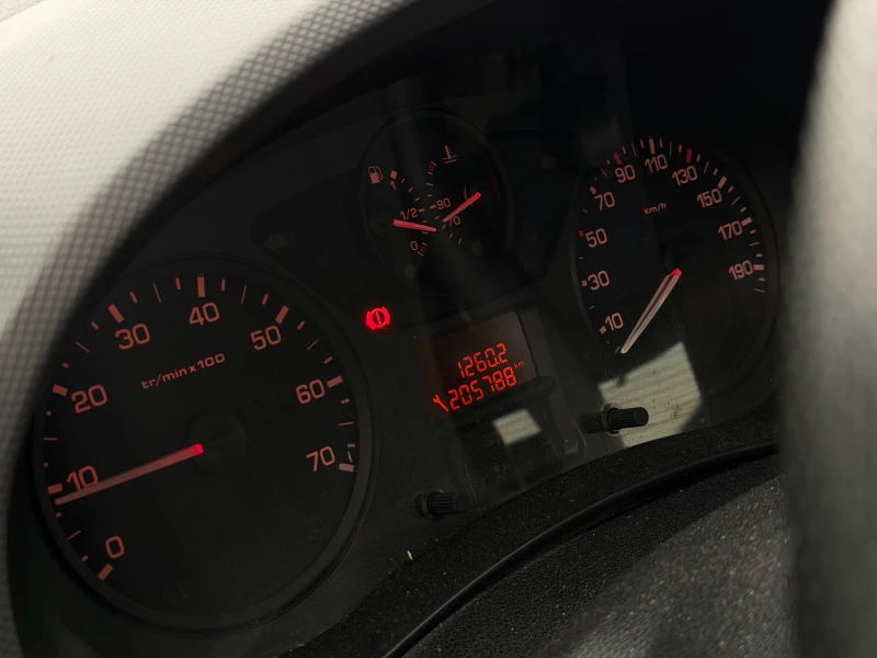 Peugeot Partner ОБСЛУЖЕН* ТОВАРЕН КАТО НОВ* АТЕРМИЧНО СТЪКЛО* 1.6 , снимка 11 - Автомобили и джипове - 53211930