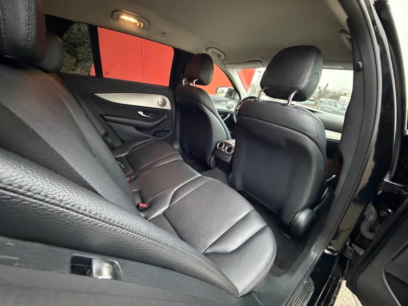 Mercedes-Benz E 220 БАРТЕР* 9G* Led, снимка 11 - Автомобили и джипове - 53419267