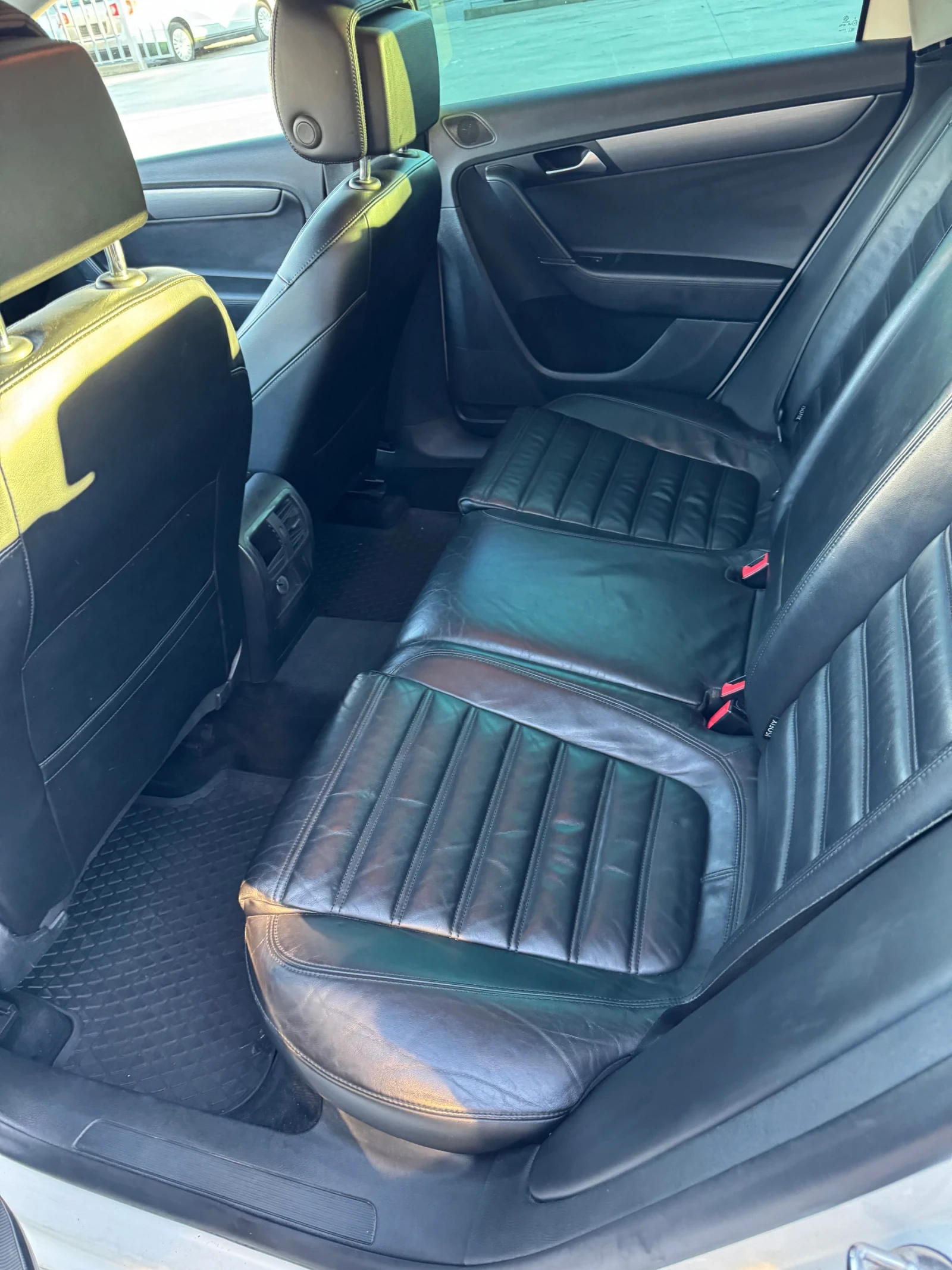 VW Passat R Line 4.4 - изображение 10