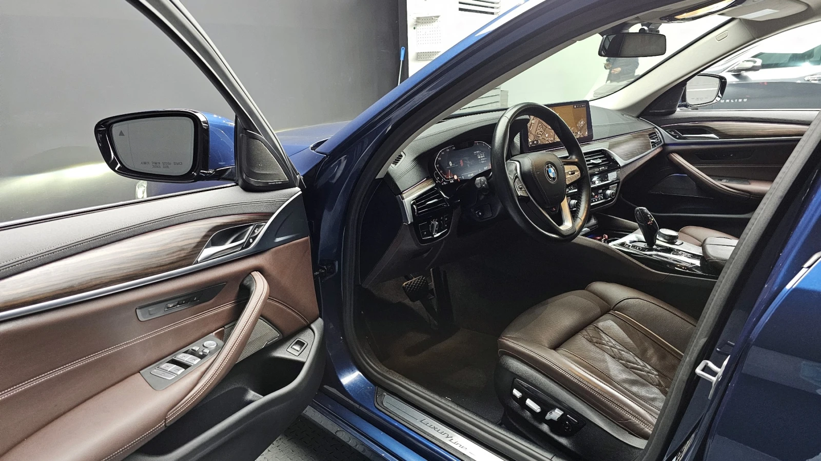 BMW 530 530i xDrive Luxury | HUD | DISTRONIC | VENTILATED , снимка 12 - Автомобили и джипове - 54755719