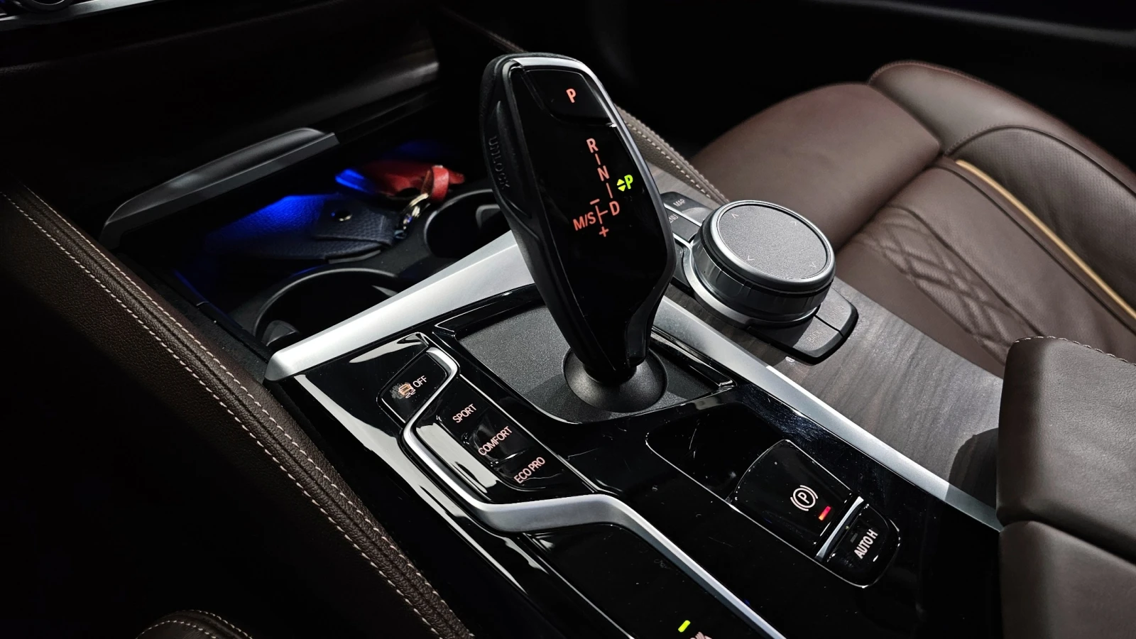 BMW 530 530i xDrive Luxury | HUD | DISTRONIC | VENTILATED , снимка 6 - Автомобили и джипове - 54755719