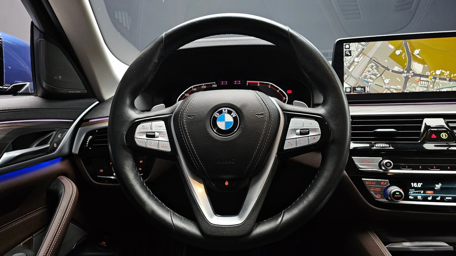 BMW 530 530i xDrive Luxury | HUD | DISTRONIC | VENTILATED , снимка 8 - Автомобили и джипове - 54755719