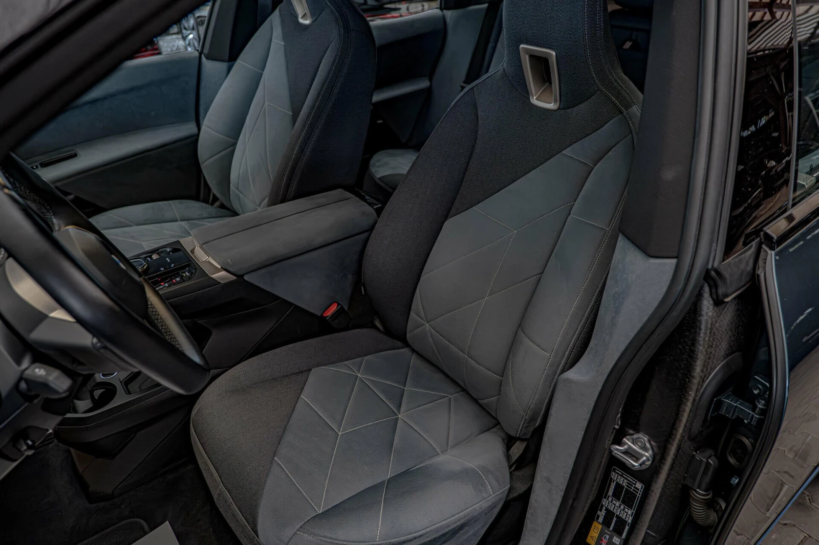BMW iX xDrive 50/Harman Kardon/Камера 360/Ambient/Soft Cl, снимка 12 - Автомобили и джипове - 55108814