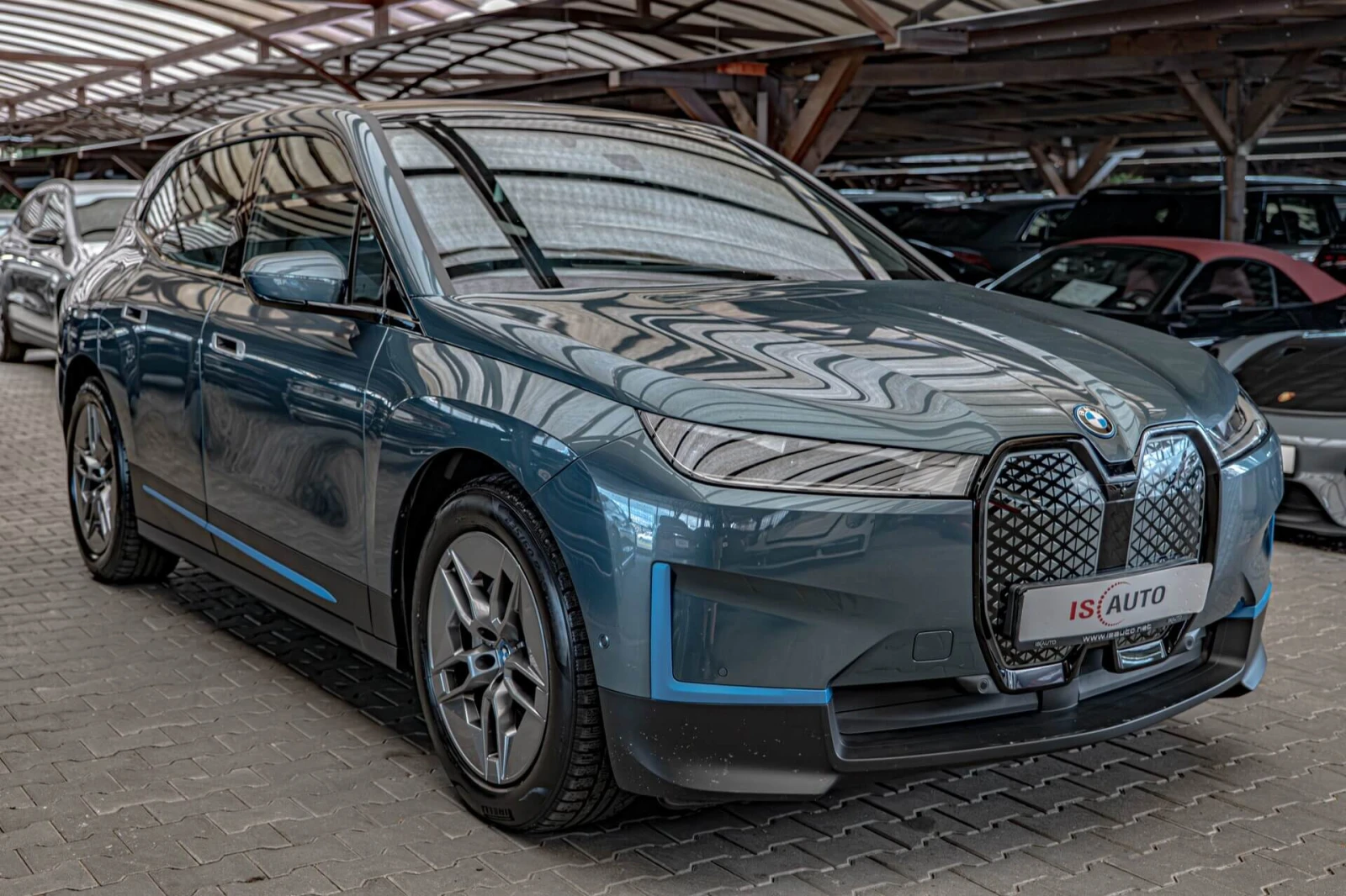 BMW iX xDrive 50/Harman Kardon/Камера 360/Ambient/Soft Cl, снимка 2 - Автомобили и джипове - 55108814