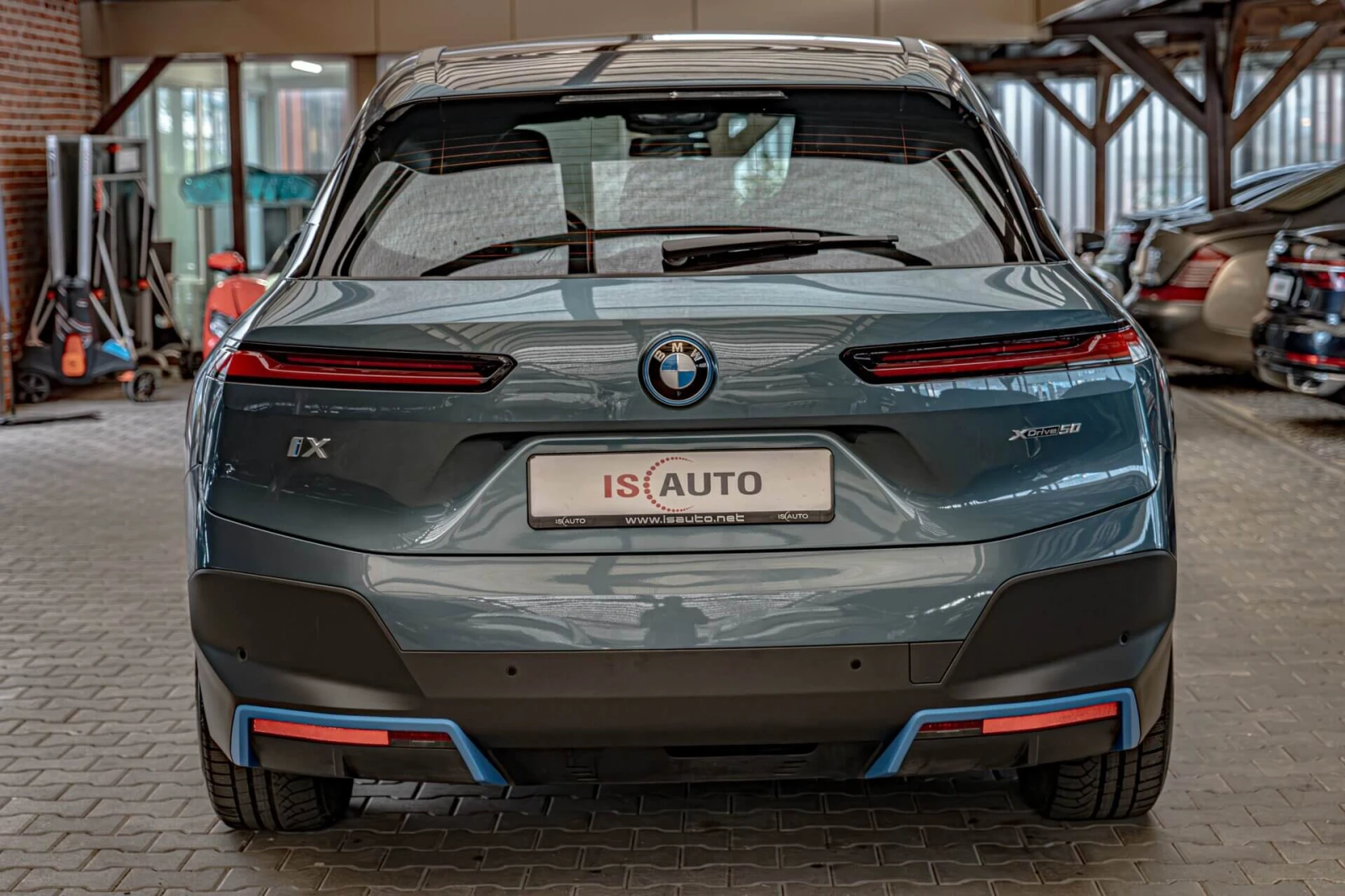 BMW iX xDrive 50/Harman Kardon/Камера 360/Ambient/Soft Cl, снимка 4 - Автомобили и джипове - 55108814