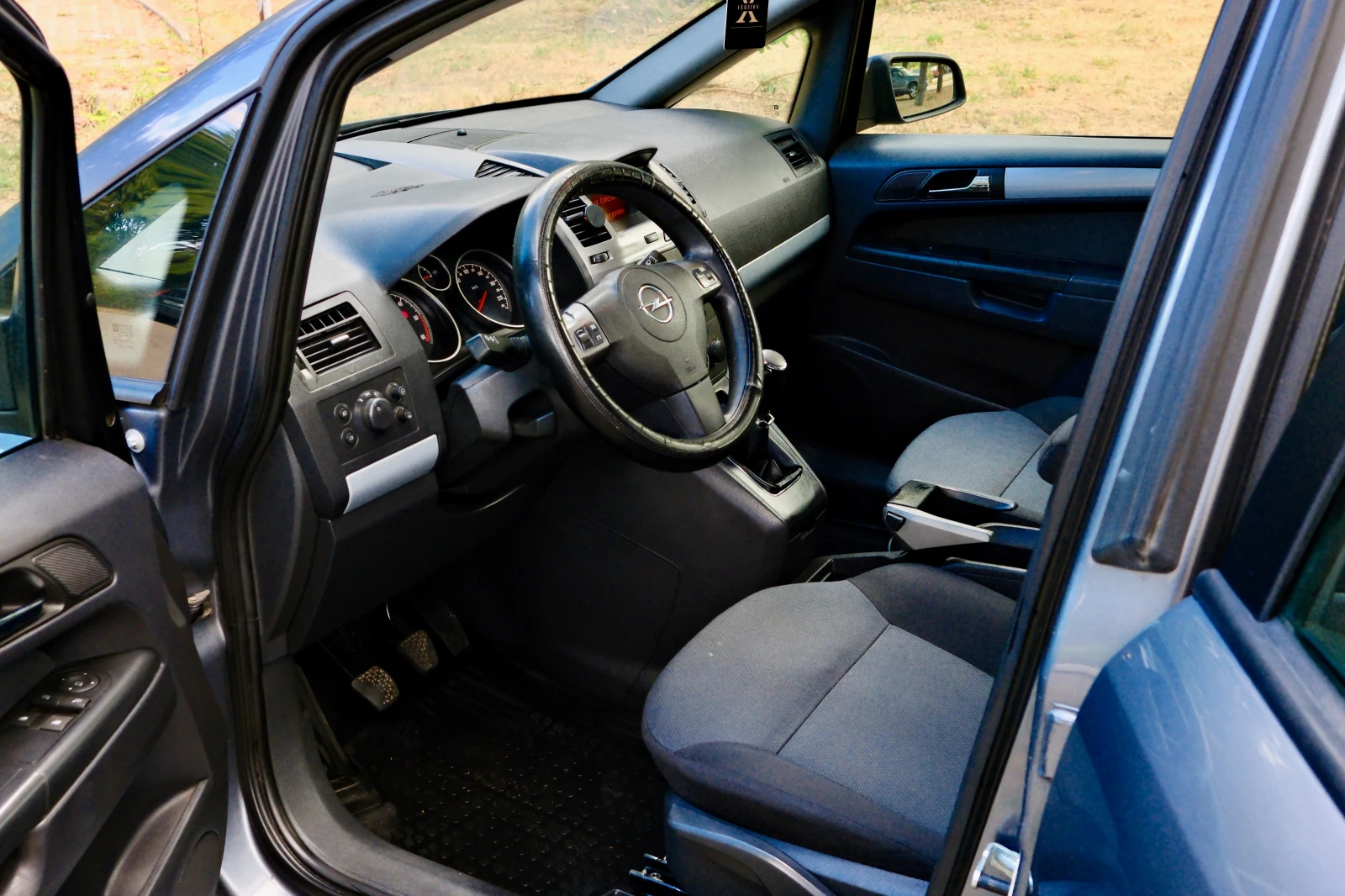 Opel Zafira 1.9 CDTI, снимка 7 - Автомобили и джипове - 56206159