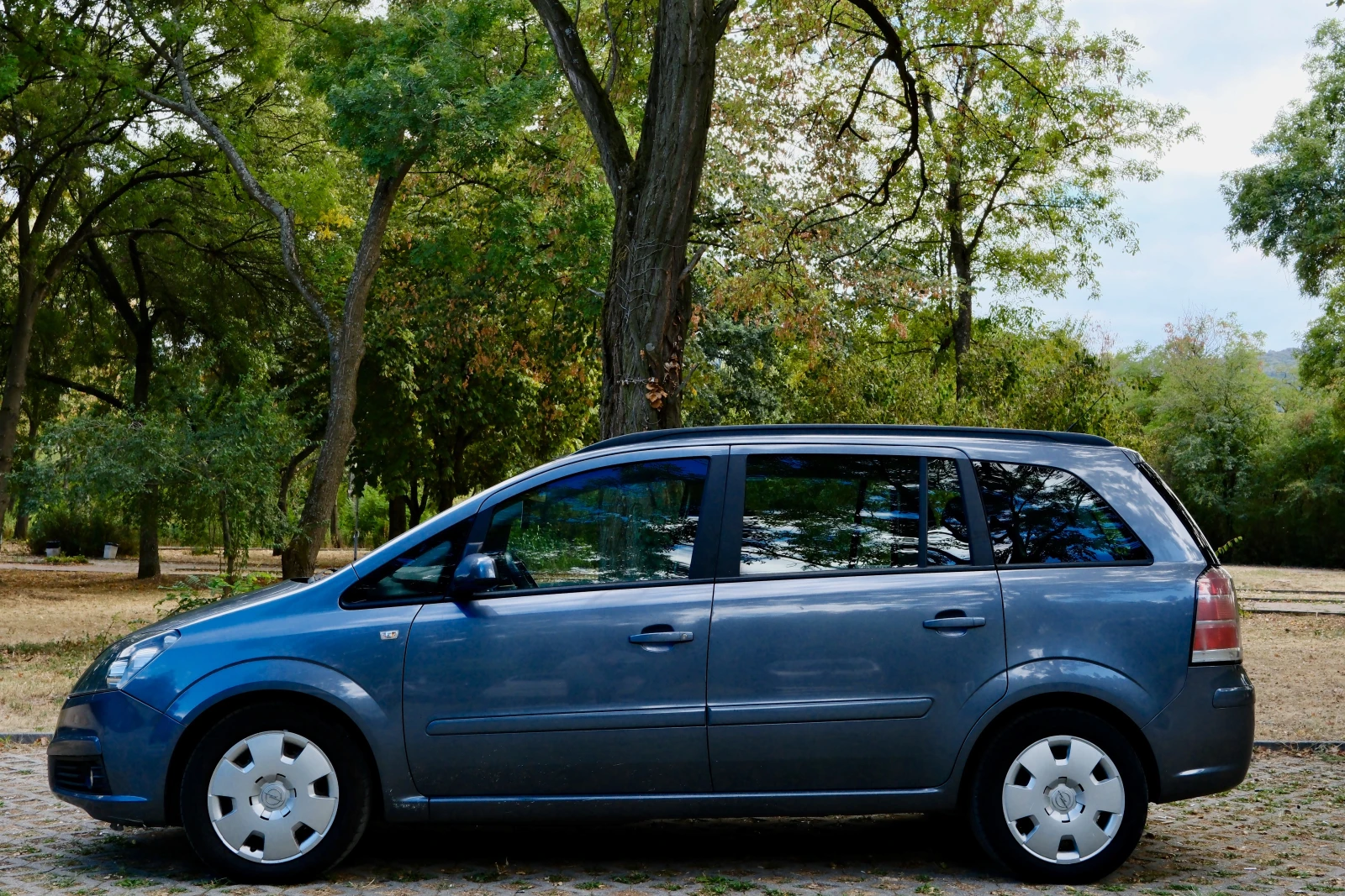 Opel Zafira 1.9 CDTI, снимка 2 - Автомобили и джипове - 56206159