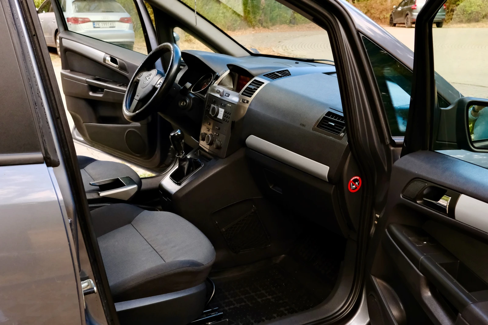 Opel Zafira 1.9 CDTI, снимка 9 - Автомобили и джипове - 56206159