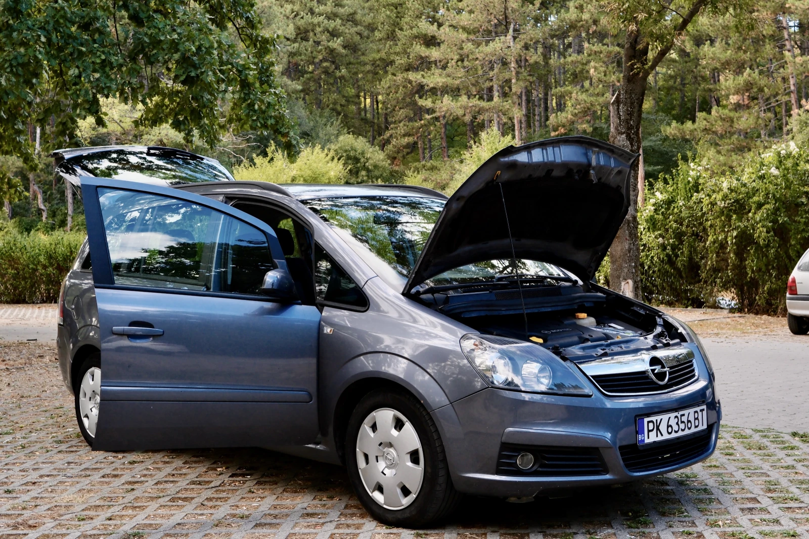 Opel Zafira 1.9 CDTI, снимка 11 - Автомобили и джипове - 56206159