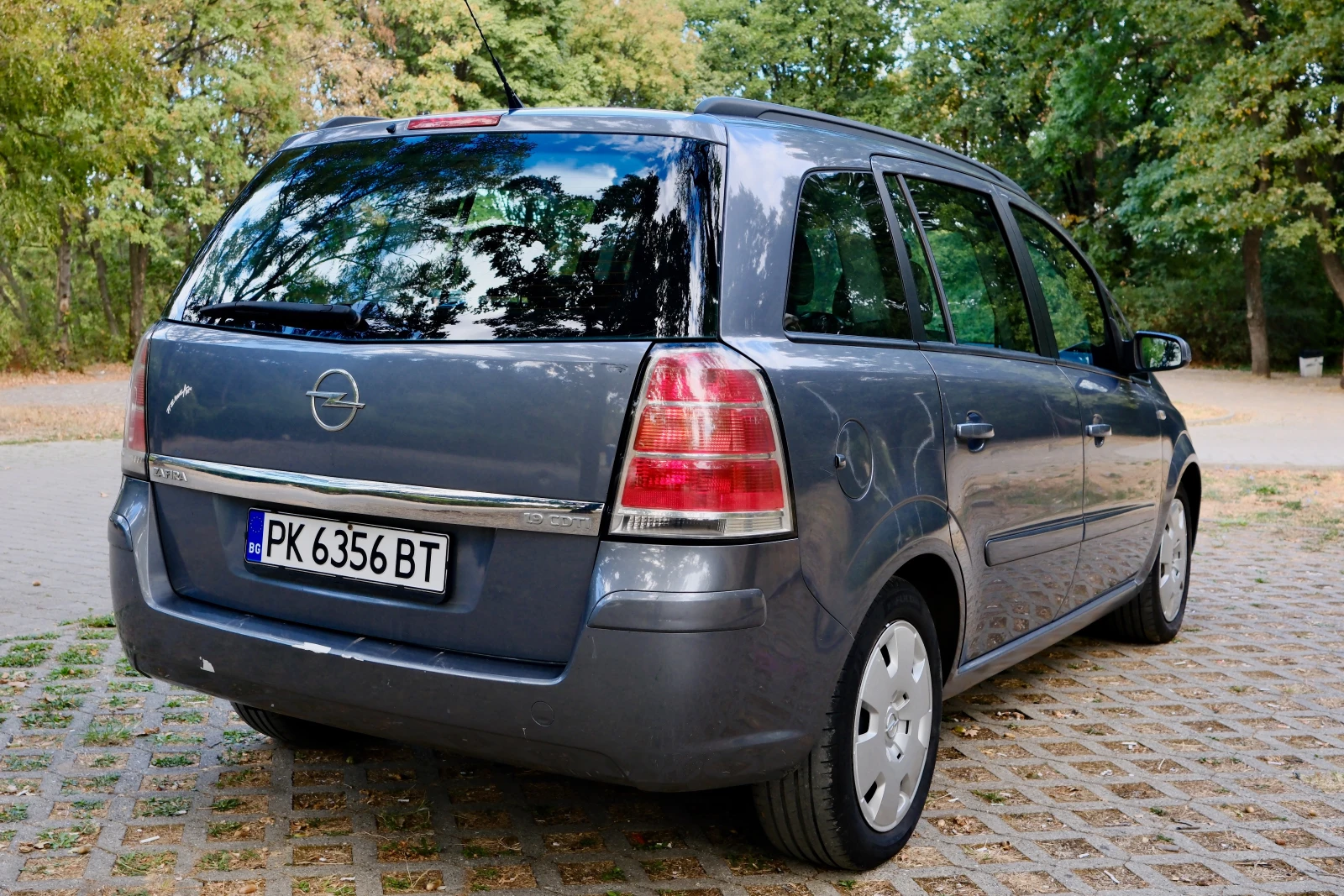Opel Zafira 1.9 CDTI, снимка 4 - Автомобили и джипове - 56206159