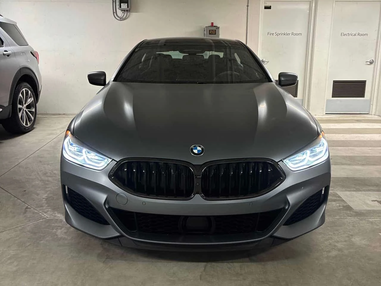 BMW 850 xDrive | 360 | ОБДУХВАНЕ | ПАНОРАМА | ДИСТРОНИК, снимка 2 - Автомобили и джипове - 56231455