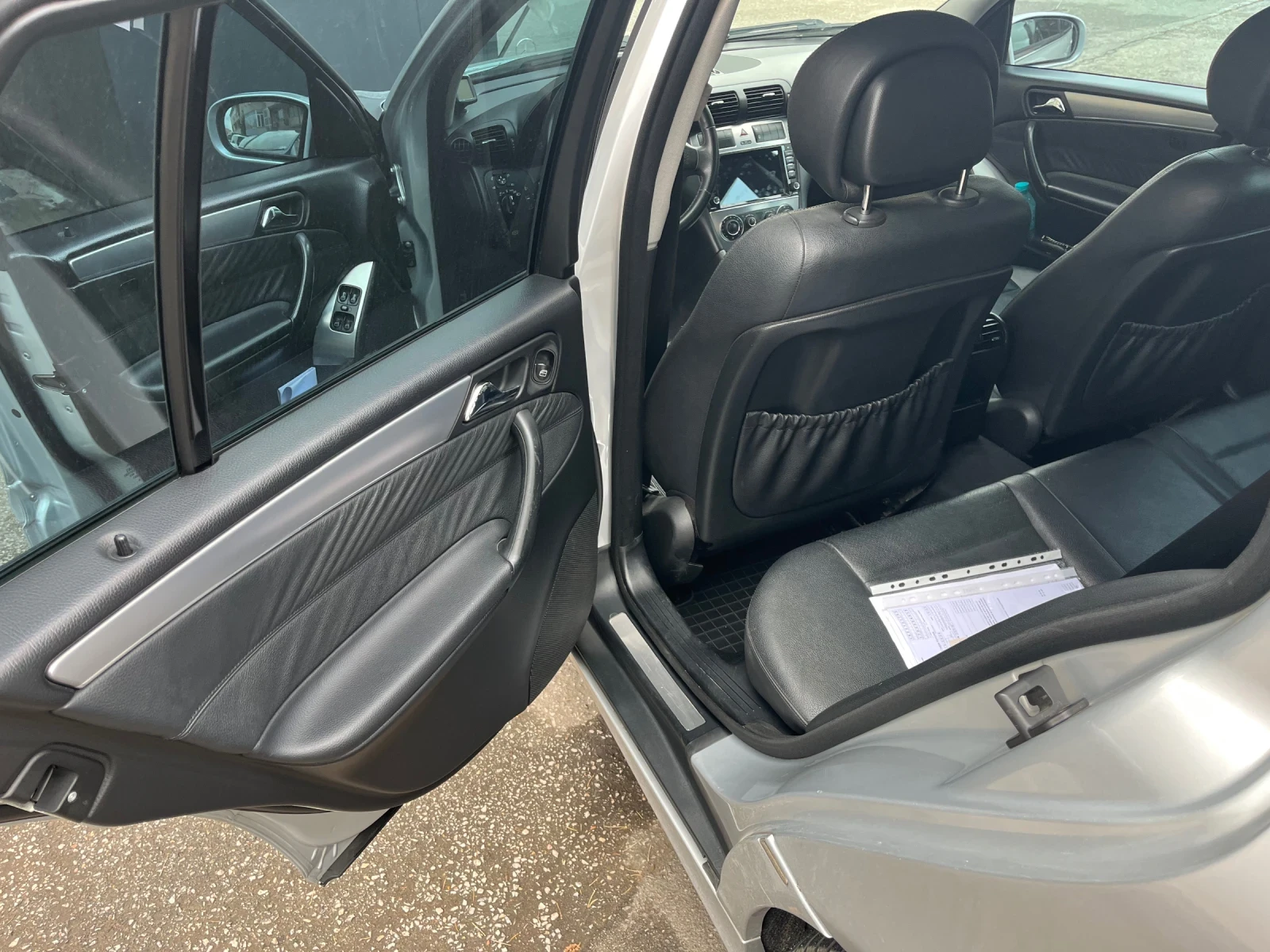 Mercedes-Benz C 220, снимка 12 - Автомобили и джипове - 56736361