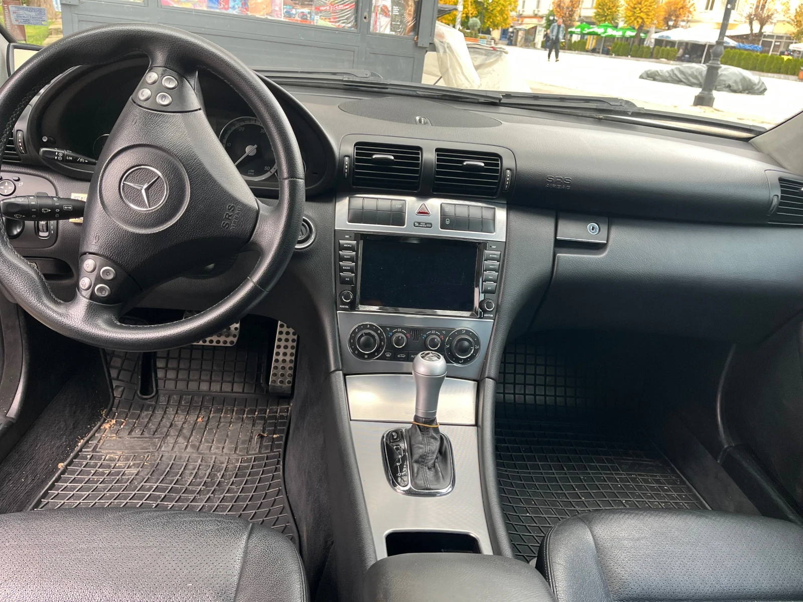 Mercedes-Benz C 220, снимка 11 - Автомобили и джипове - 56736361