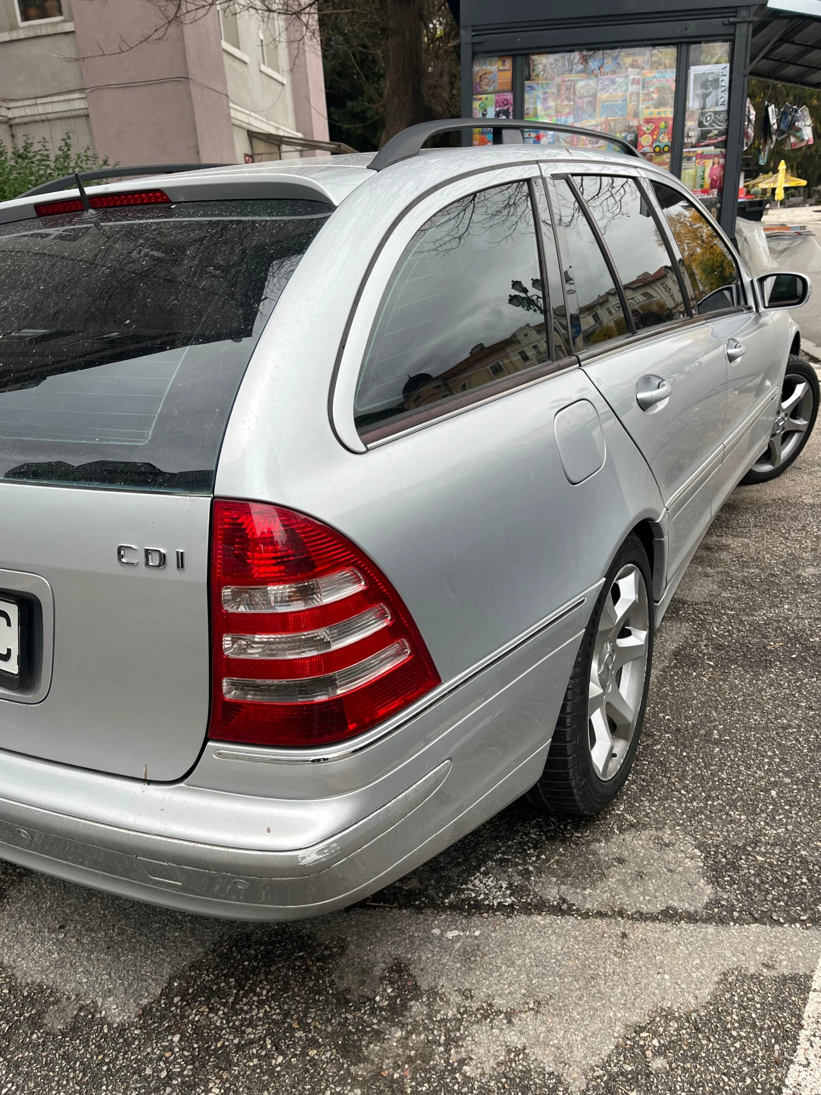 Mercedes-Benz C 220, снимка 4 - Автомобили и джипове - 56736361