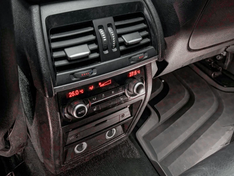 BMW X5 xDrive35i* Premium Pack* Harman/Kardon* Drive Assi, снимка 11 - Автомобили и джипове - 52772470