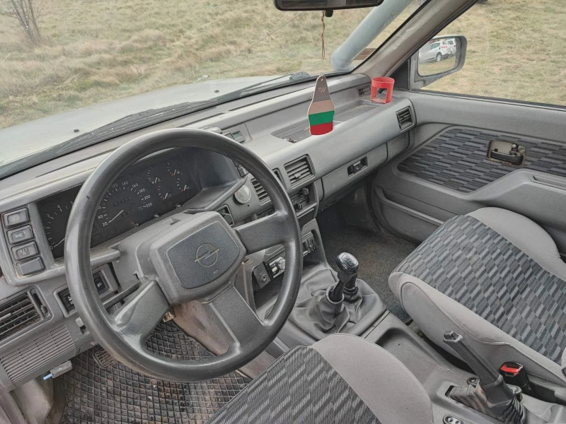 Opel Frontera 2.3TDI, снимка 9 - Автомобили и джипове - 53099785