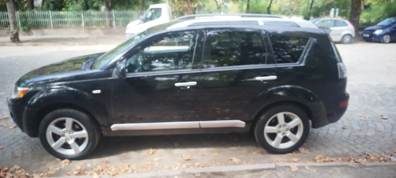 Mitsubishi Outlander, снимка 13 - Автомобили и джипове - 53219222