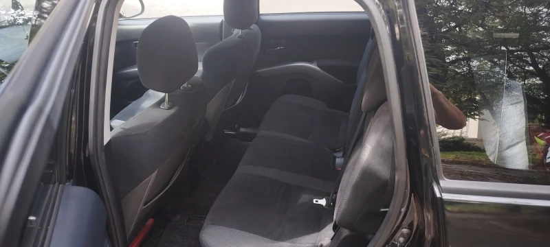 Mitsubishi Outlander, снимка 11 - Автомобили и джипове - 53219222