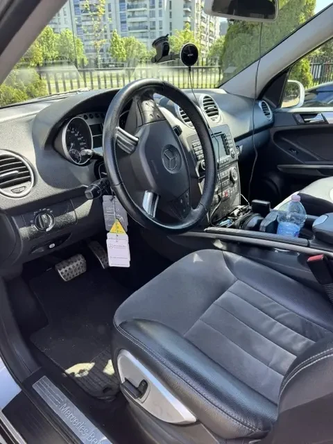 Mercedes-Benz ML 320, снимка 9 - Автомобили и джипове - 54868341
