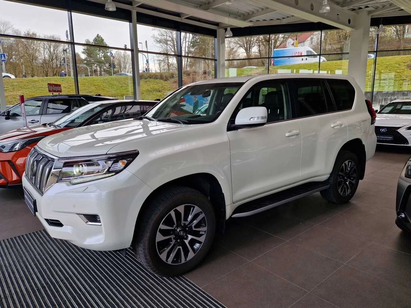 Toyota Land cruiser 2.8 D-4D AT*Executive*AHK*NAVI*ГАРАНЦИЯ - изображение 4