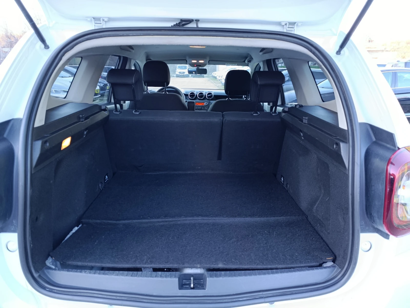 Dacia Duster 1.3TCe-130kc-4x4 N1, снимка 14 - Автомобили и джипове - 52372280
