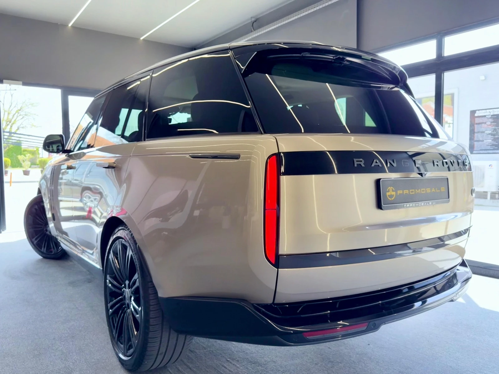 Land Rover Range rover D350* Pano* Meridian* HU* Shadow Paket* Лизинг, снимка 4 - Автомобили и джипове - 54470116