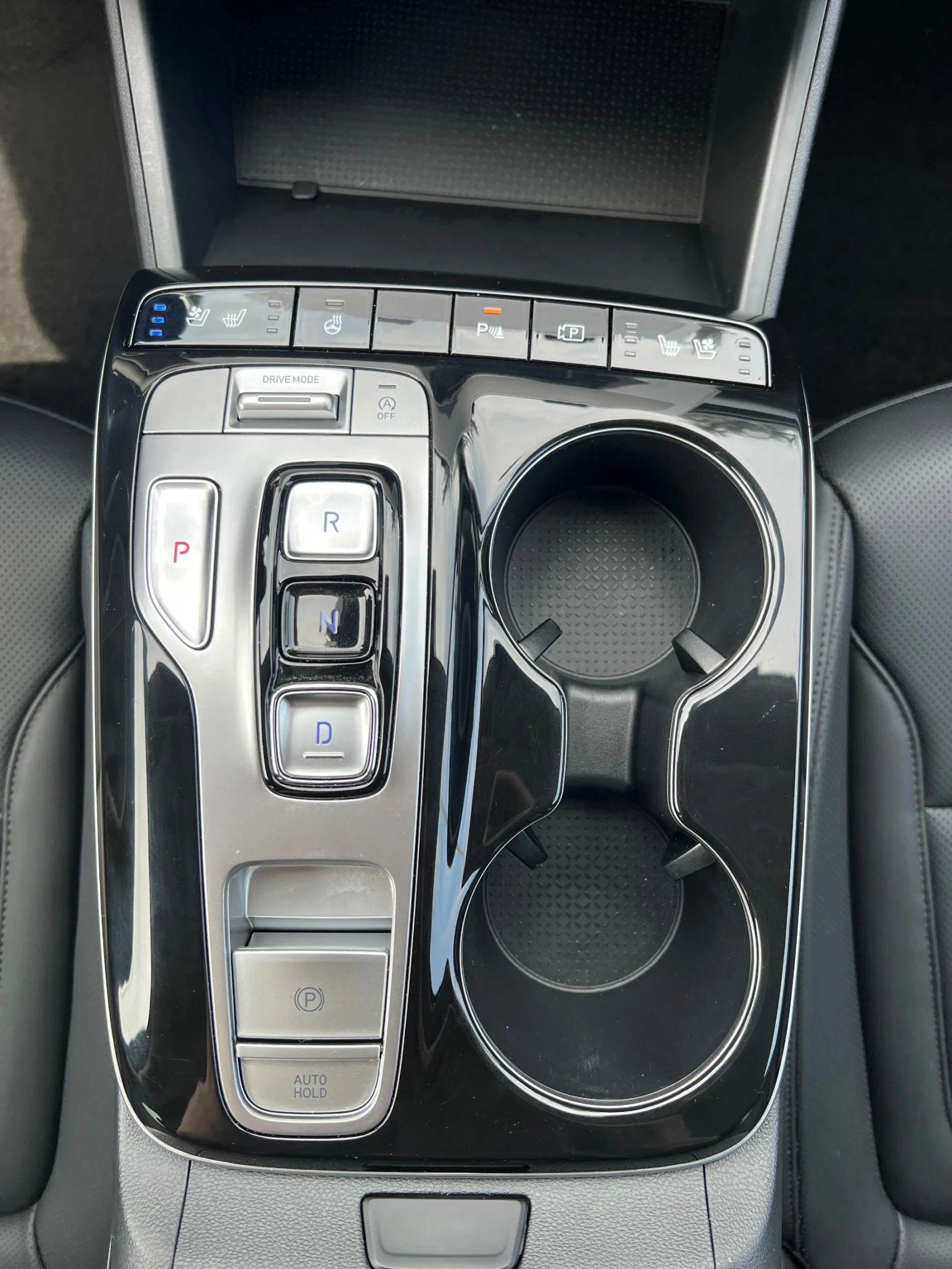 Hyundai Tucson 2.0CRDI, снимка 10 - Автомобили и джипове - 54777108