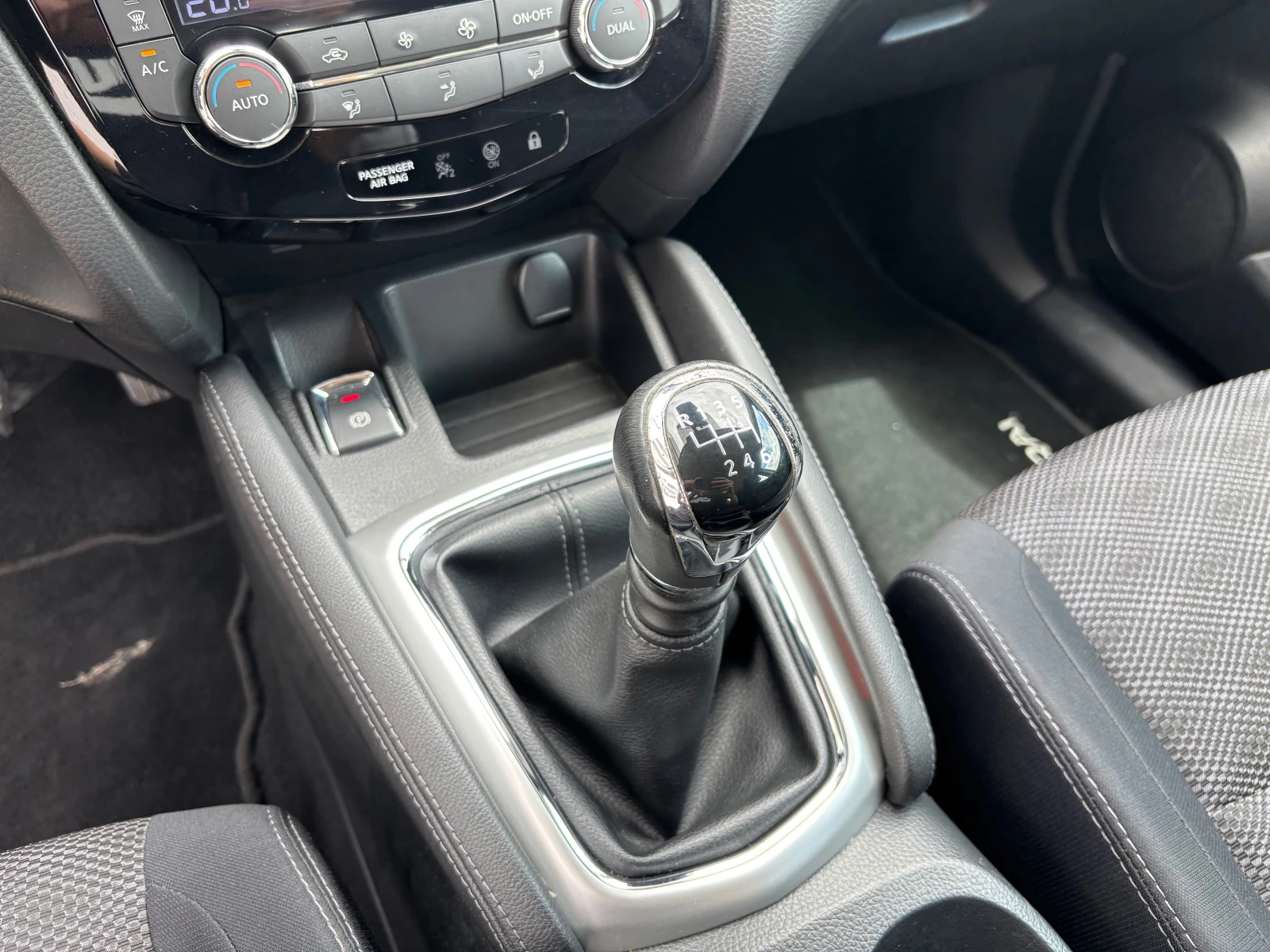 Nissan Qashqai 1.5DCI-FULLL* * * , снимка 12 - Автомобили и джипове - 54976802