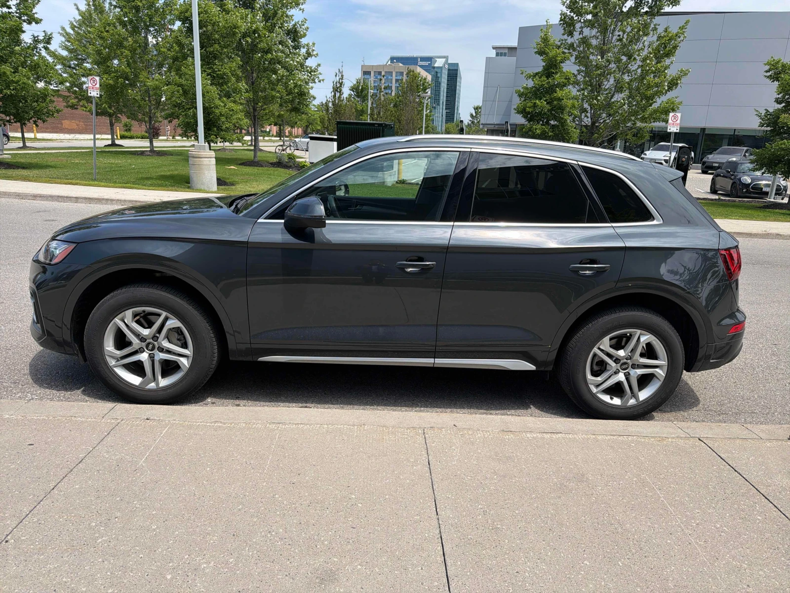 Audi Q5 Komfort / CAMERA / CARFAX / АВТОКРЕДИТ , снимка 2 - Автомобили и джипове - 55830662