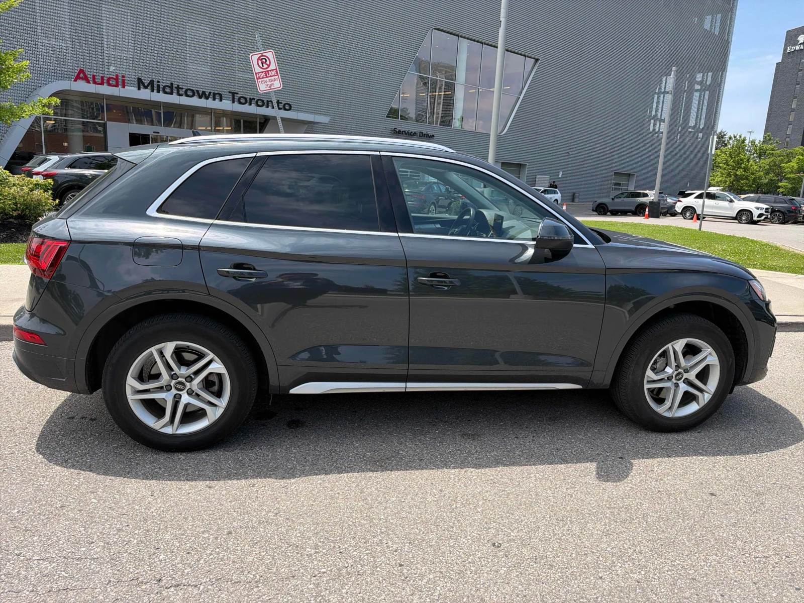Audi Q5 Komfort / CAMERA / CARFAX / АВТОКРЕДИТ , снимка 3 - Автомобили и джипове - 55830662