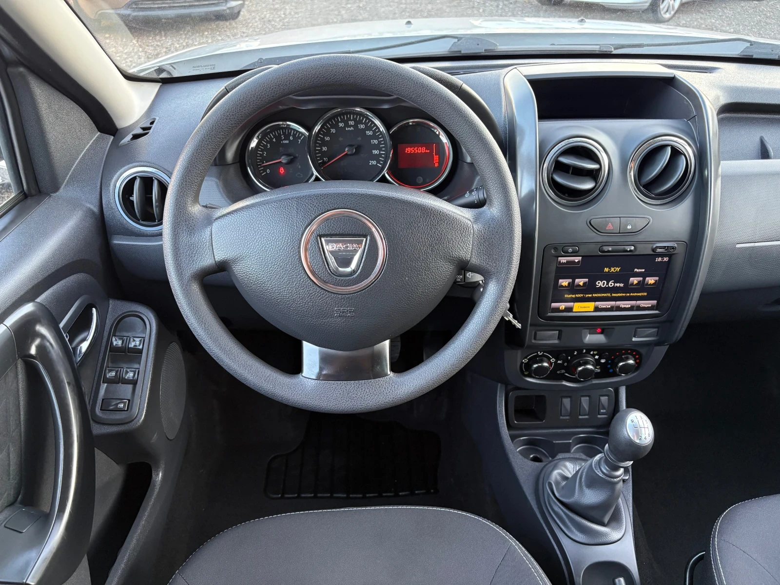 Dacia Duster 1.5 DCI 110кс 6ск 195.000 КМ, снимка 11 - Автомобили и джипове - 56152358