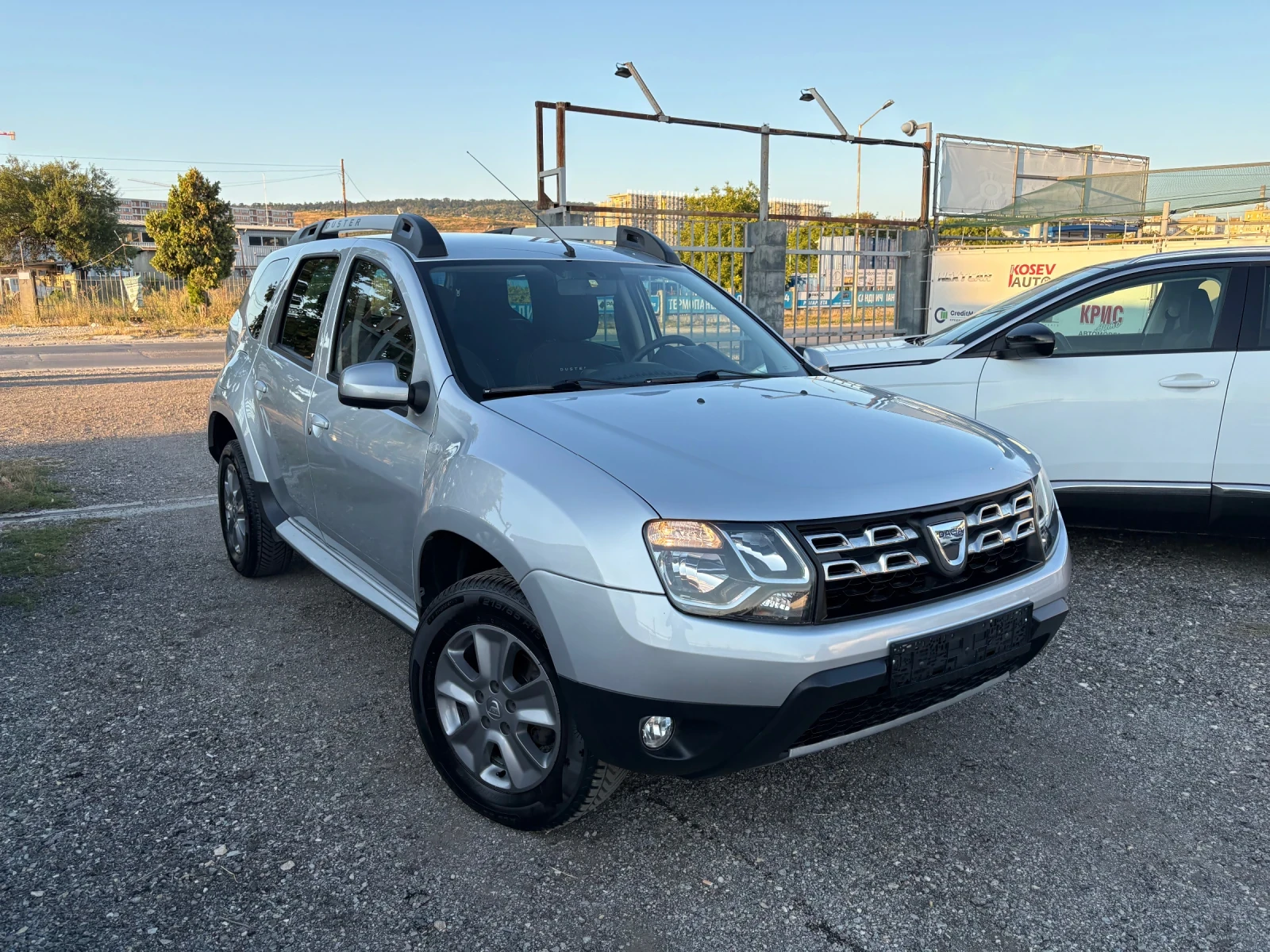 Dacia Duster 1.5 DCI 110кс 6ск 195.000 КМ, снимка 3 - Автомобили и джипове - 56152358