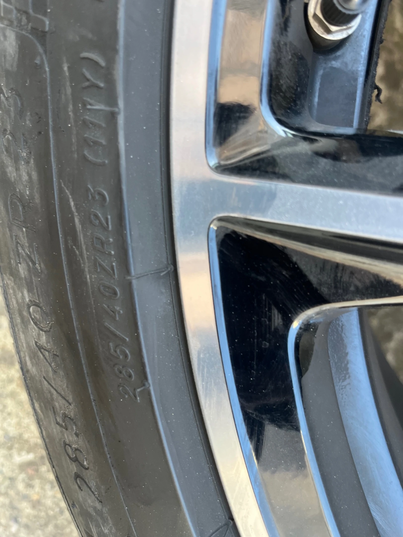 Гуми Летни 325/35R23, снимка 6 - Гуми и джанти - 53921552