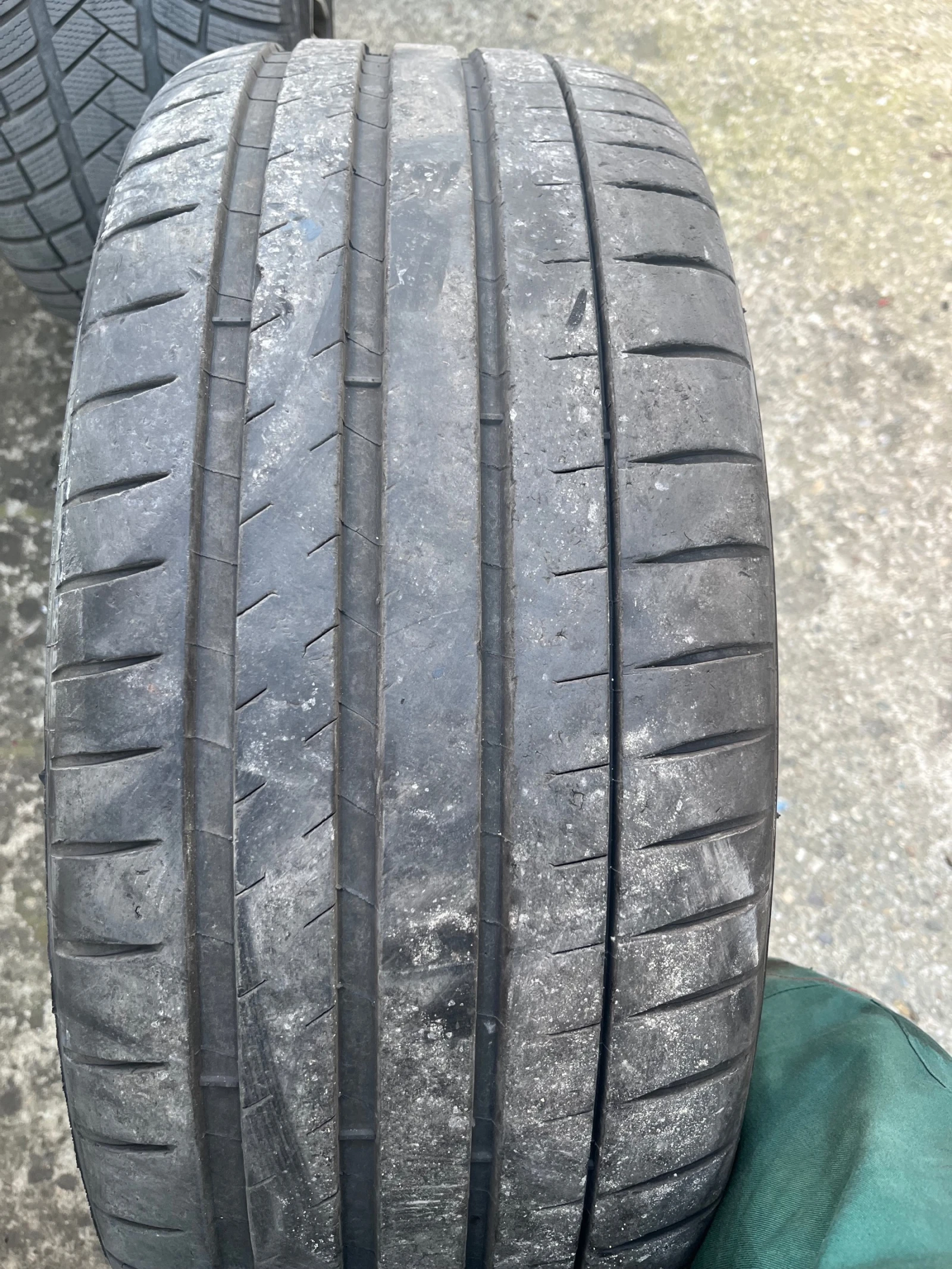 Гуми Летни 325/35R23, снимка 5 - Гуми и джанти - 53921552