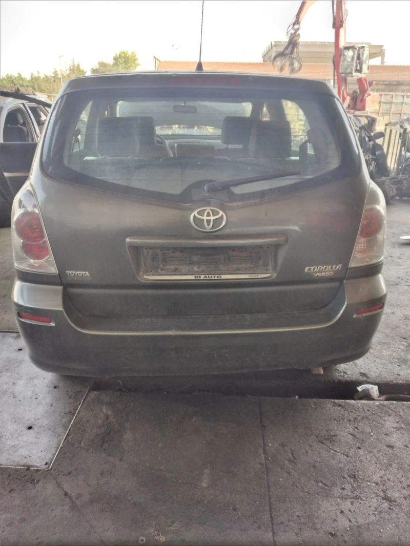 Toyota Corolla verso 2.0 D4D, снимка 3 - Автомобили и джипове - 40364575