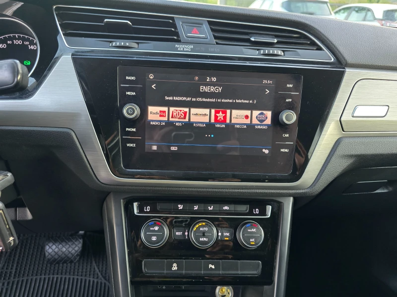 VW Touran 1.6TDI, 115к.с., Автомат, 7-места, 2018г.!, снимка 12 - Автомобили и джипове - 51532550