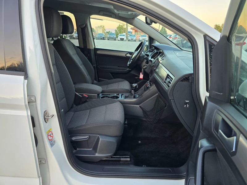 VW Touran 1.6TDI, 115к.с., Автомат, 7-места, 2018г.!, снимка 13 - Автомобили и джипове - 51532550