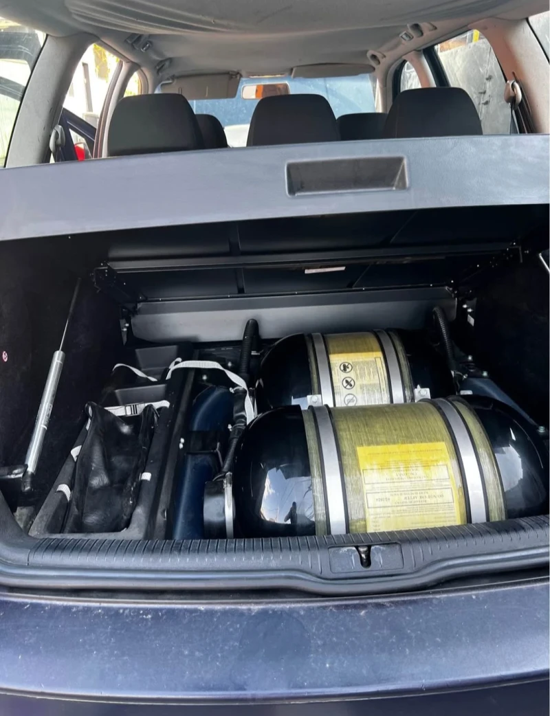 VW Golf 2.0 Metan, снимка 9 - Автомобили и джипове - 52683675