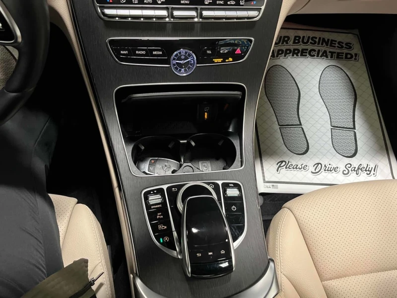 Mercedes-Benz C 300 * CARFAX * БЕЗ ПЪРВОНАЧАЛНА ВНОСКА, снимка 9 - Автомобили и джипове - 53197783