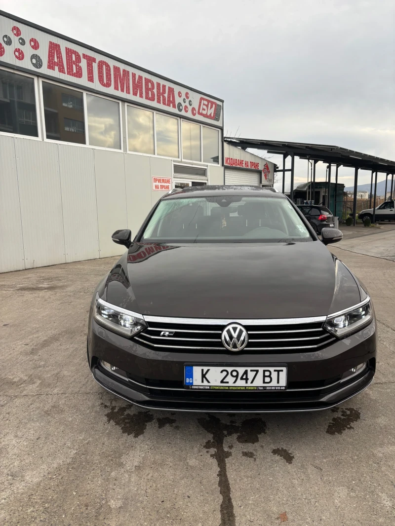 VW Passat R Line BluMotion Матрикс/Дигитал/Пано/Масаж/Кожа, снимка 3 - Автомобили и джипове - 53343579