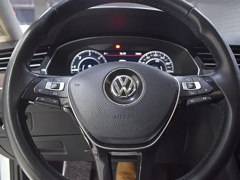 VW Passat 2.0 Tdi 4Motion Prestige - САМО 30% АВАНС, снимка 12 - Автомобили и джипове - 55737201