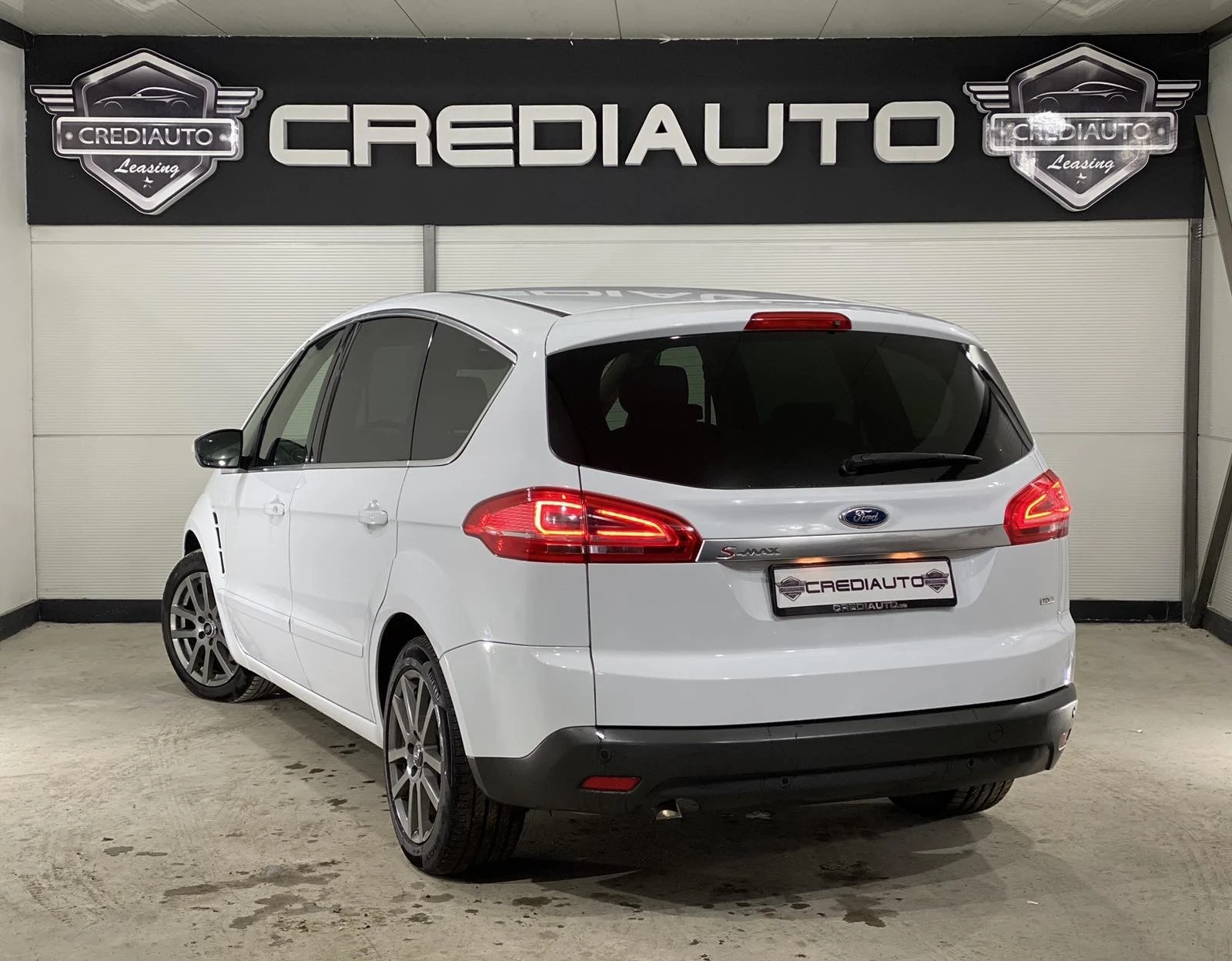 Ford S-Max 2.0D TITANIUM - изображение 4